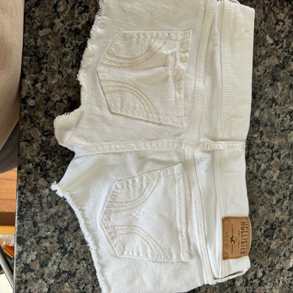 Hollister Women's Cream Jean Shorts - Picture 2 of 2